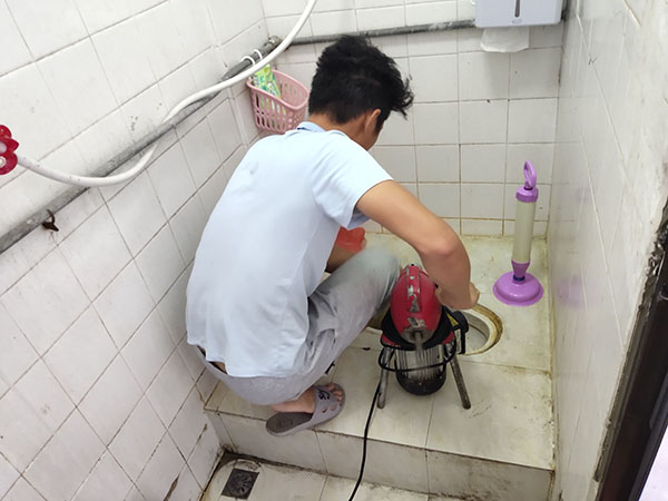 南昌肥皂掉到馬桶里把馬桶堵住了怎么辦？馬桶堵住了怎么辦