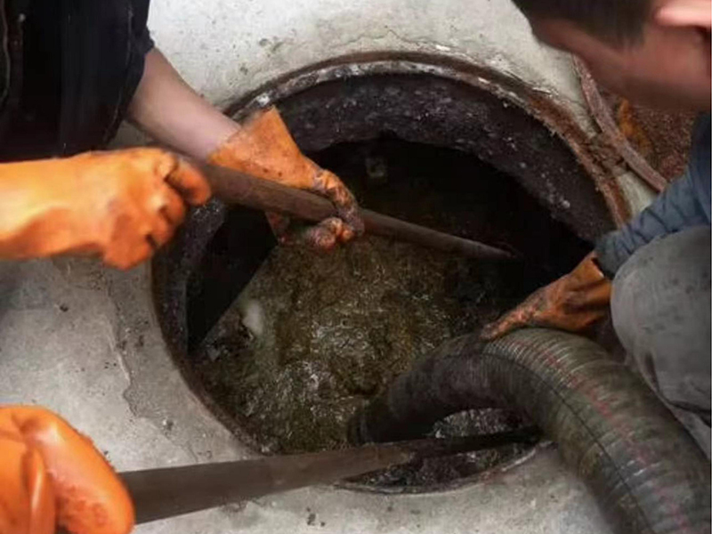 南昌清理化糞池時(shí)如何避免沼氣的危害？